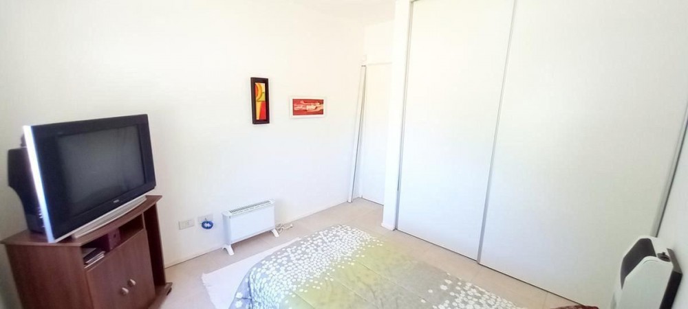 OPORTUNIDAD!! EXC. CASA EN PILAR DEL ESTE, LOTE DE 600 M2, 5 AMB, 3 DORMITORIOS, COCHERA, GALERIA