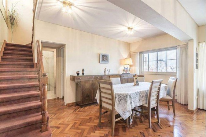 EXC.SEMIPISO DE 4 AMBIENTES, 3 DORMITORIOS + DEPENDENCIA CON COCHERA Y BAULERA! 