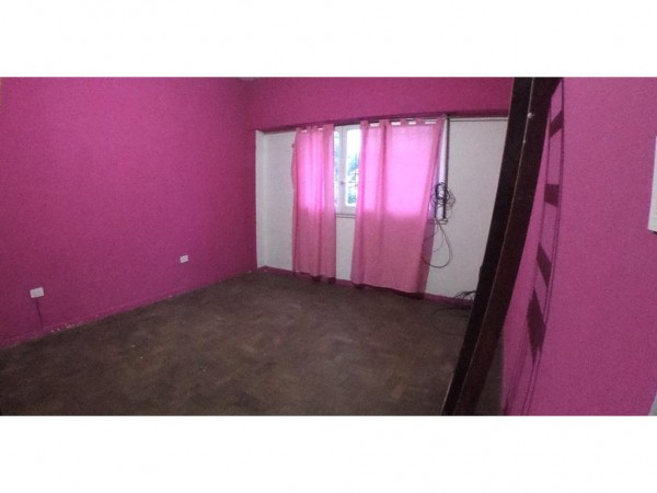 CASA 7 AMB CASTELAR CTRO 2 PTAS 240M2 LOTE 40 X 8,66, 7 AMB+GARAGE+JARDIN 20MTS*APTA EMPREND