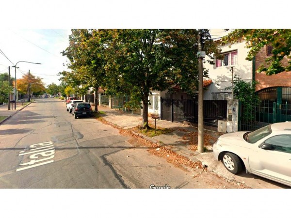 CASA 7 AMB CASTELAR CTRO 2 PTAS 240M2 LOTE 40 X 8,66, 7 AMB+GARAGE+JARDIN 20MTS*APTA EMPREND