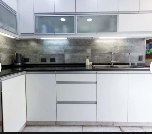 OPORTUNIDAD!! EXCELENTE PH 3 AMBIENTES CON PATIO RECICLADO A NUEVO! EN MONTECASTRO CABA