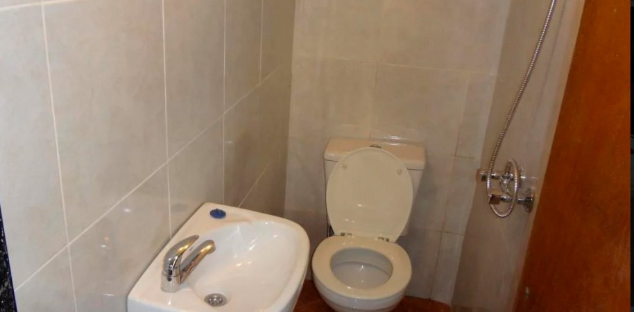 OPORTUNIDAD!! LOCAL CON ENTREPISO/ OFICINA, EN PLENO CENTRO ITUZAINGO A MTS DE LA PLAZA