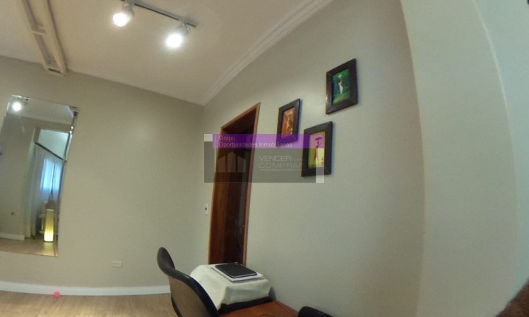 OPORTUNIDAD!! CASA EN CASTELAR NORTE 4 AMB/COCHERA DOBLE/ PATIO/PARRILLA, ACEPTA PERMUTAS