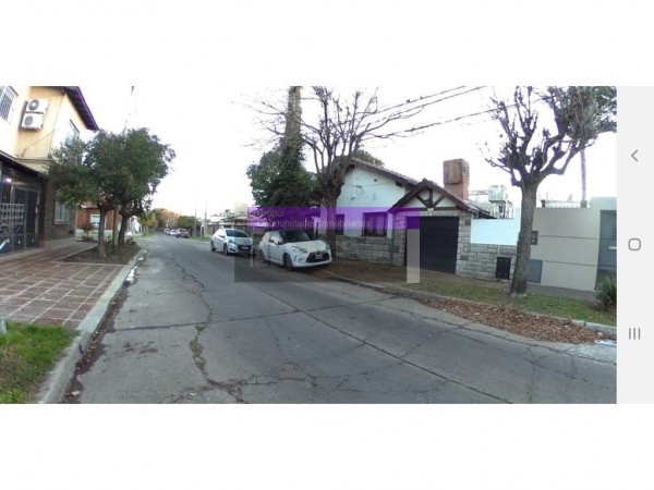 OPORTUNIDAD!! CASA EN CASTELAR NORTE 4 AMB/COCHERA DOBLE/ PATIO/PARRILLA, ACEPTA PERMUTAS