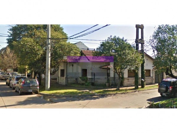 OPORTUNIDAD!! CASA EN CASTELAR NORTE 4 AMB/COCHERA DOBLE/ PATIO/PARRILLA, ACEPTA PERMUTAS