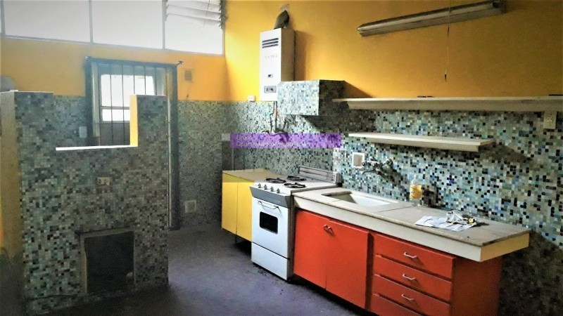 OPORTUNIDAD UNICA EN PARQUE LELOIR SOBRE COLECTORA, CASA 4 AMB. JARDIN, COCHERAS, S/LOTE 11X28, APTO PROFESIONAL/COMERCIAL