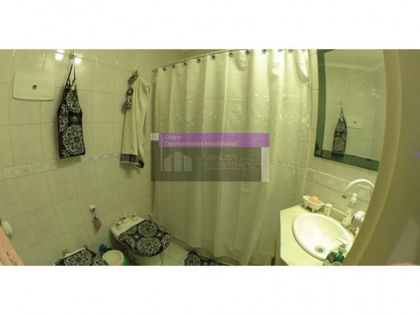 CHALET EN ITUZANGÓ NORTE ZONA CENTRO, LOTE 250M2, 5 AMB, PISCINA, COCHERA ACEPTA PERMUTA