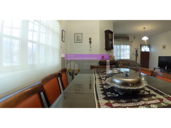 CHALET EN ITUZANGÓ NORTE ZONA CENTRO, LOTE 250M2, 5 AMB, PISCINA, COCHERA ACEPTA PERMUTA