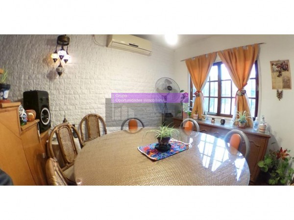 CHALET EN ITUZANGÓ NORTE ZONA CENTRO, LOTE 250M2, 5 AMB, PISCINA, COCHERA ACEPTA PERMUTA