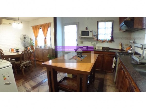 CHALET EN ITUZANGÓ NORTE ZONA CENTRO, LOTE 250M2, 5 AMB, PISCINA, COCHERA ACEPTA PERMUTA