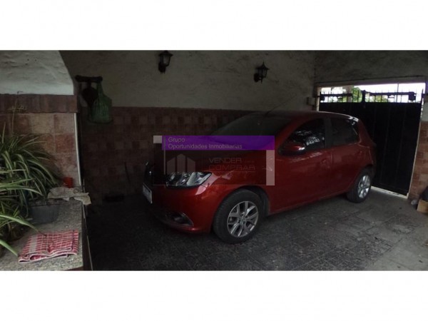 CHALET EN ITUZANGÓ NORTE ZONA CENTRO, LOTE 250M2, 5 AMB, PISCINA, COCHERA ACEPTA PERMUTA