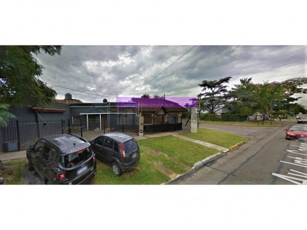 CASA 5 AMB ITUZAINGO NORTE CENTRO - DE ESTILO MODERNO A NUEVO C/PISCINA, COCHERA EXC. OPORTUNIDAD! HERMOSA! VISITA HOY!!