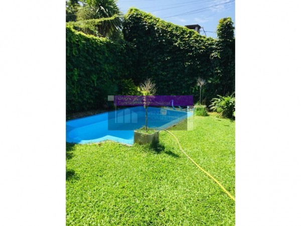 CASA 5 AMB ITUZAINGO NORTE CENTRO - DE ESTILO MODERNO A NUEVO C/PISCINA, COCHERA EXC. OPORTUNIDAD! HERMOSA! VISITA HOY!!