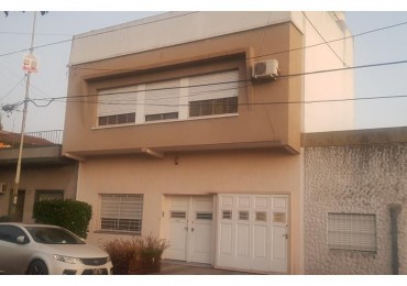 EXCELENTE OPORTUNIDAD EN HAEDO A 3 CUADRAS DE LA ESTACION Y DEL CENTRO COMERCIAL!! CASA EN PH AL FRENTE 130M2 TODA LA PLANTA BAJA, CON COCHERA, PATIO Y TERRAZA